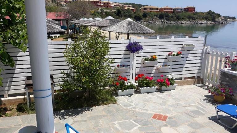 House Kokkalas On The Beach Pyrgadikia Exterior foto