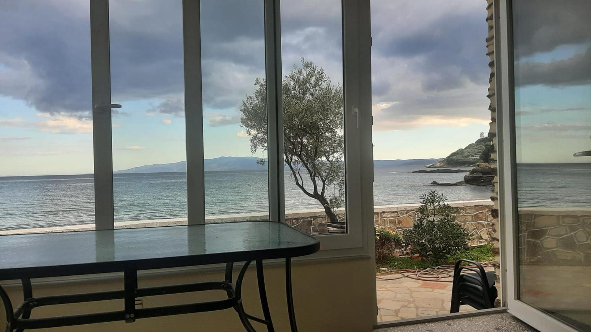 House Kokkalas On The Beach Pyrgadikia Exterior foto
